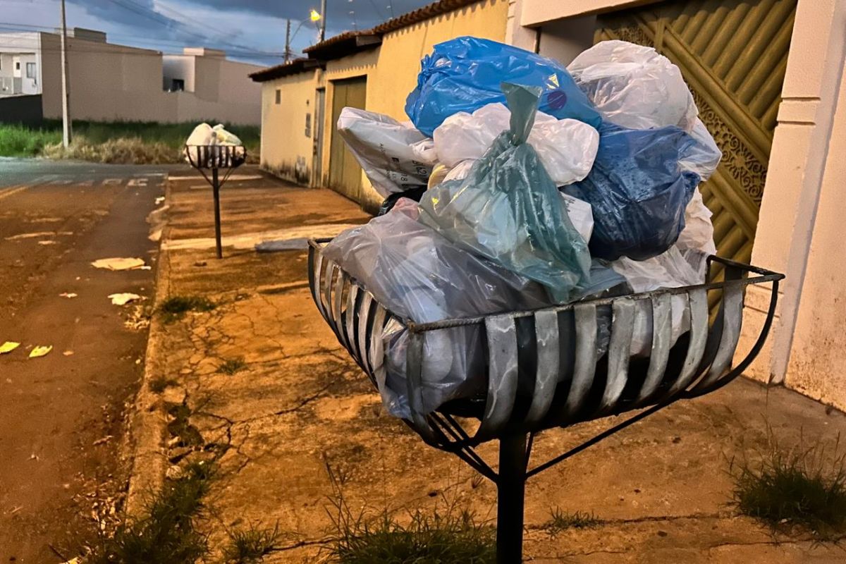 Problemas na coleta de lixo em Goiânia persistem, apesar de alegações de regularidade